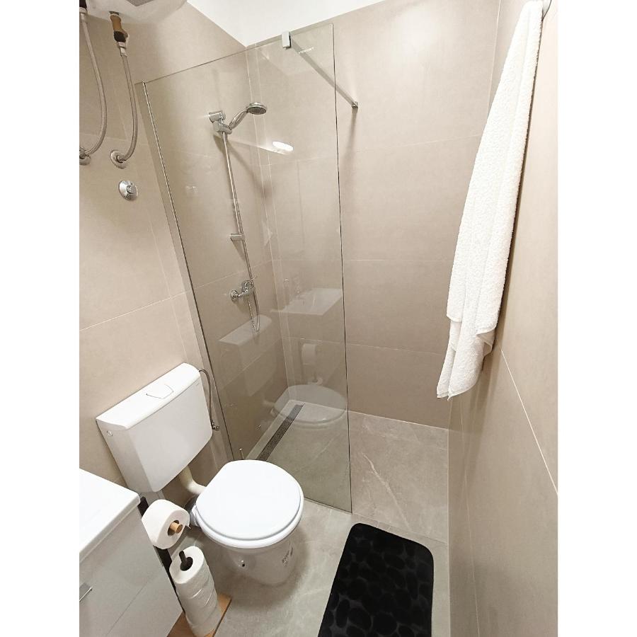 Studio Apartment Lee Split Bagian luar foto