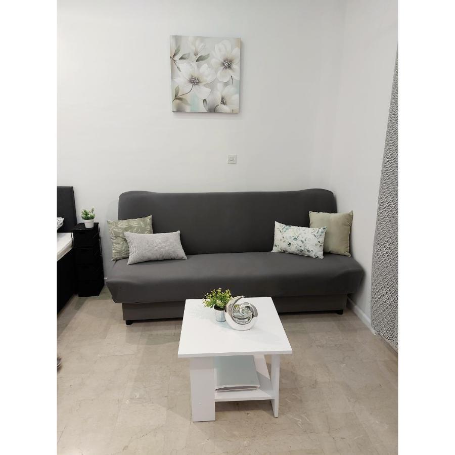 Studio Apartment Lee Split Bagian luar foto