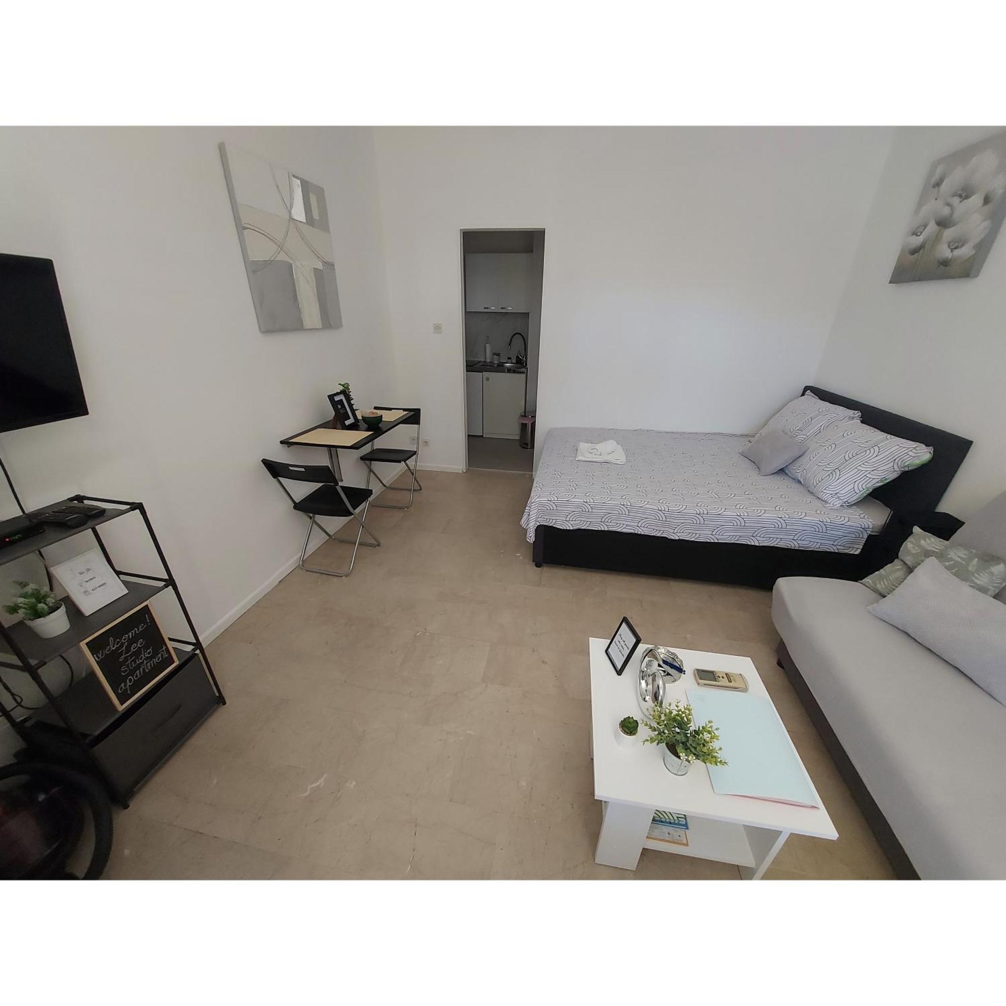 Studio Apartment Lee Split Bagian luar foto