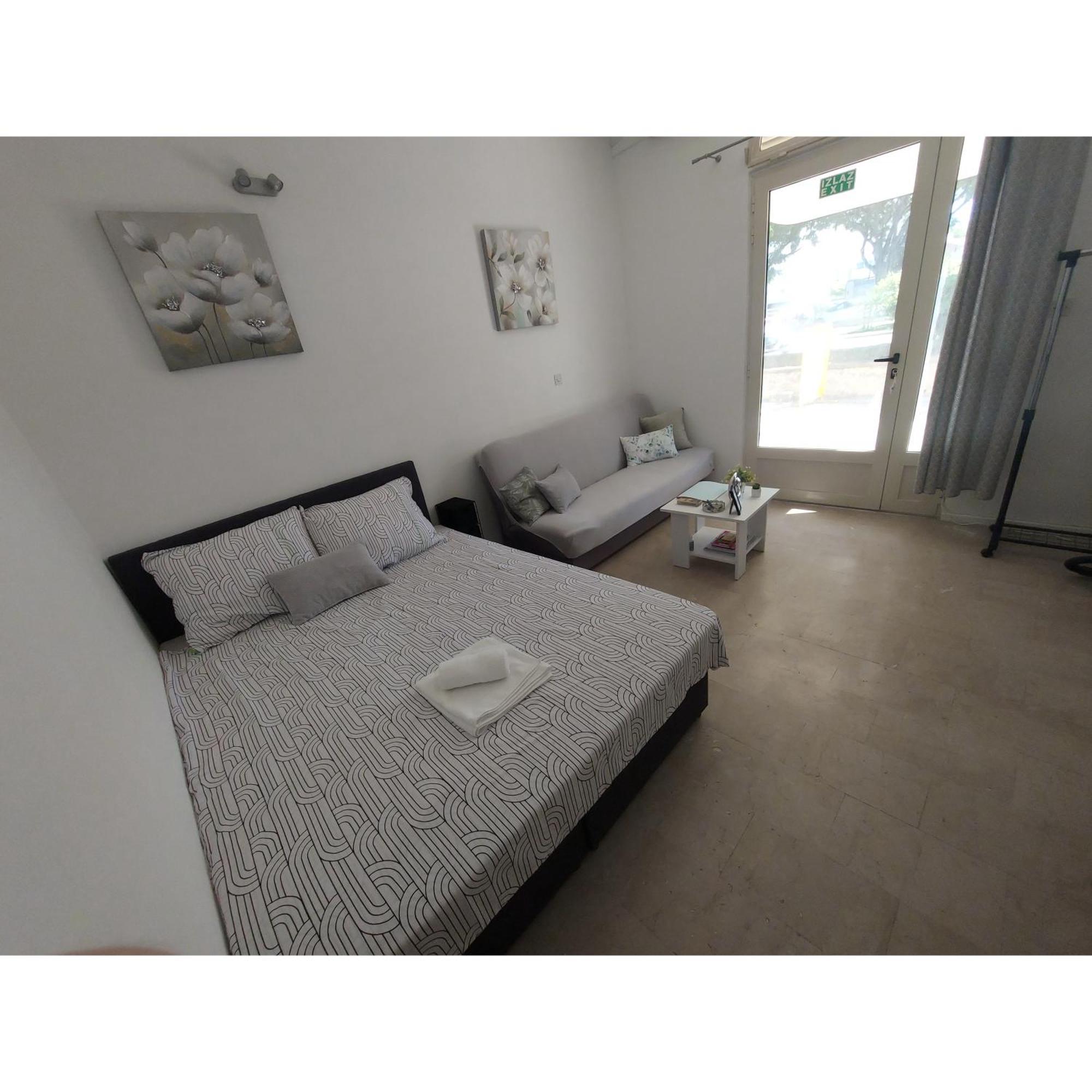 Studio Apartment Lee Split Bagian luar foto