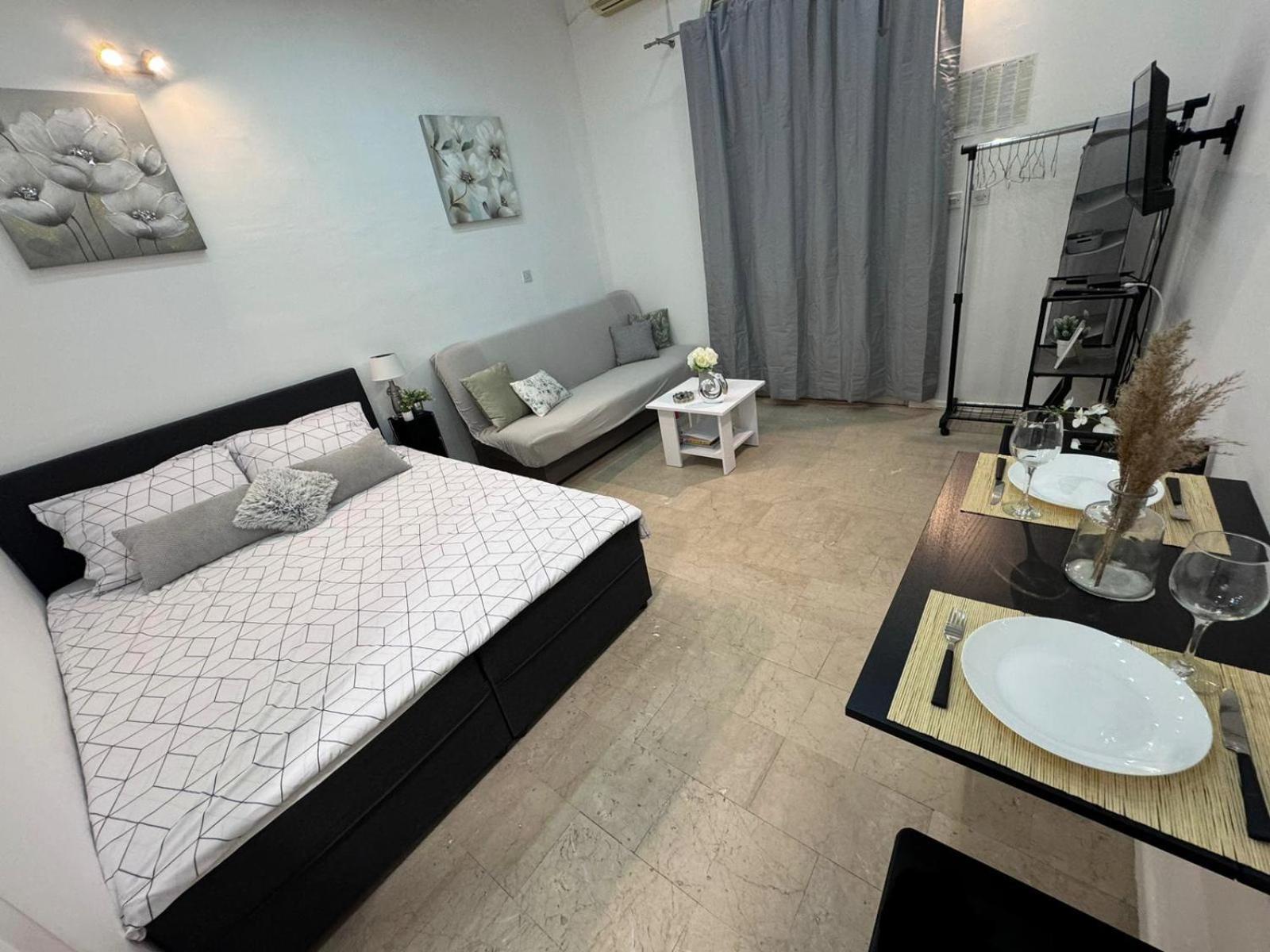 Studio Apartment Lee Split Bagian luar foto